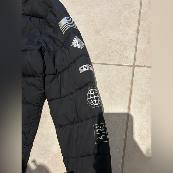 Men’s size large black hollister puffer jacket - Picture 3 of 6